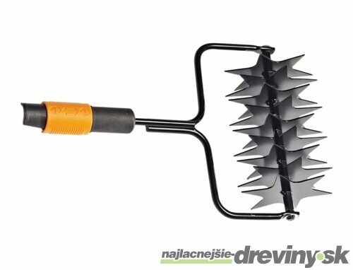 Prevzdušňovač trávníkov FISKARS QUIKFIT 1000689 20cm